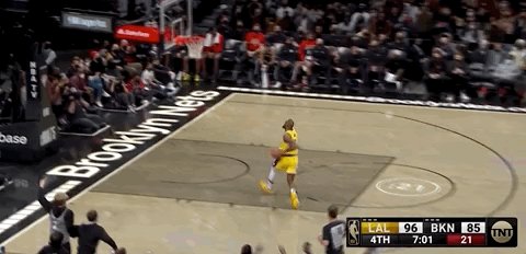 浓眉归来为勒布朗减负 精彩暴扣令篮网主场倒戈